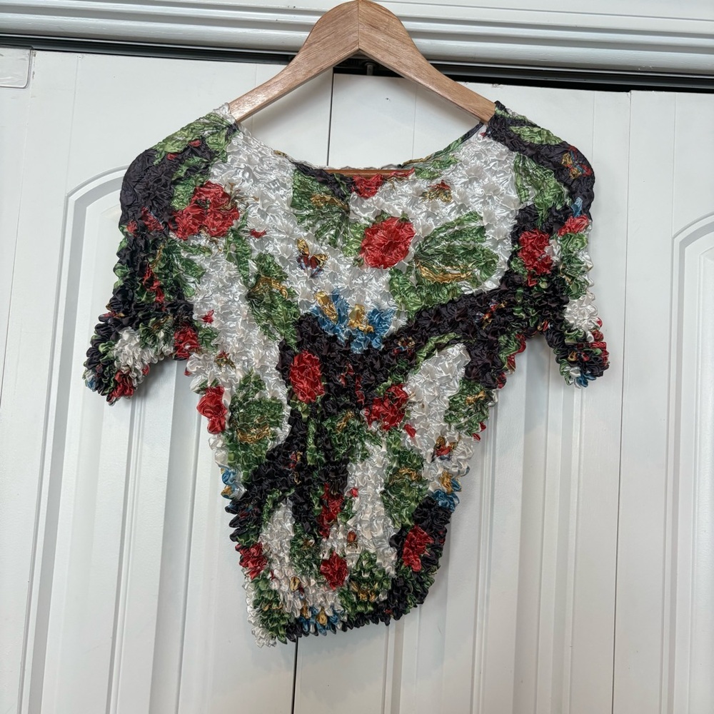 F. C White Floral‎ Scrunch Top